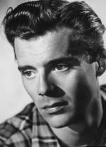 The photo image of Dirk Bogarde. Down load movies of the actor Dirk Bogarde. Enjoy the super quality of films where Dirk Bogarde starred in.