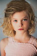 The photo image of Elle Fanning. Down load movies of the actor Elle Fanning. Enjoy the super quality of films where Elle Fanning starred in.
