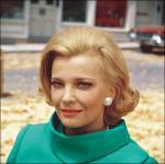 The photo image of Gena Rowlands. Down load movies of the actor Gena Rowlands. Enjoy the super quality of films where Gena Rowlands starred in.