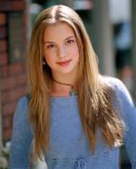 The photo image of Emily VanCamp. Down load movies of the actor Emily VanCamp. Enjoy the super quality of films where Emily VanCamp starred in.