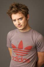 The photo image of Elijah Wood. Down load movies of the actor Elijah Wood. Enjoy the super quality of films where Elijah Wood starred in.